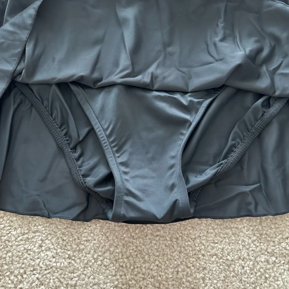 NWT women’s bathing suit skirt bottoms - never worn! - Picture 4 of 5